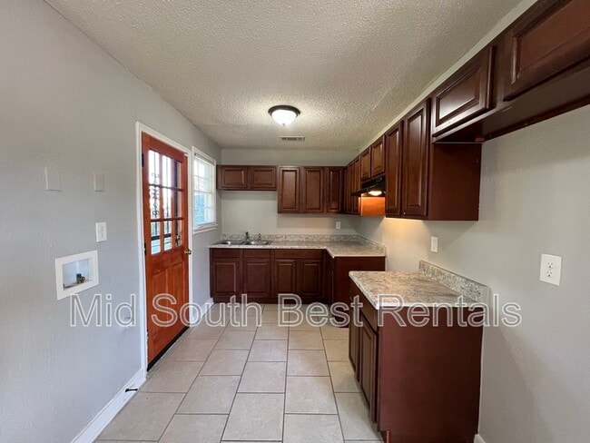 Building Photo - 3201 Old Horn Lake Rd