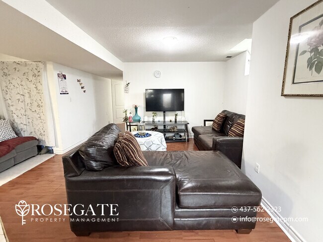 Photo du bâtiment - Modern 2-Bedroom Basement Apartment with In-Unit Laundry – Brampton