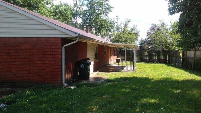 Foto del edificio - MASON,OHIO - 3 BED, 1  BATH, FAMILY ROOM  $1600  1st month rent free