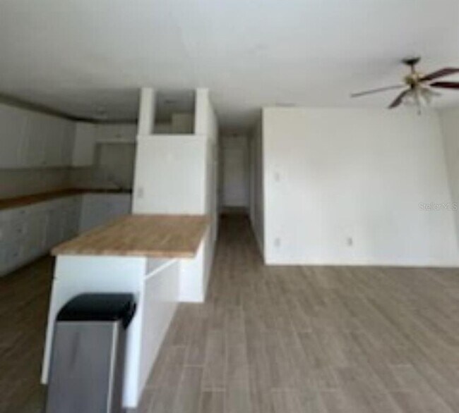 Foto del edificio - 4833 Crow St