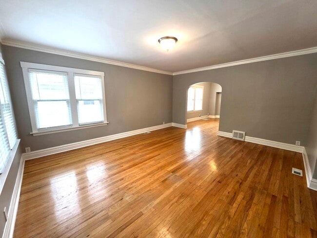 Building Photo - 1029 S Elmwood Ave