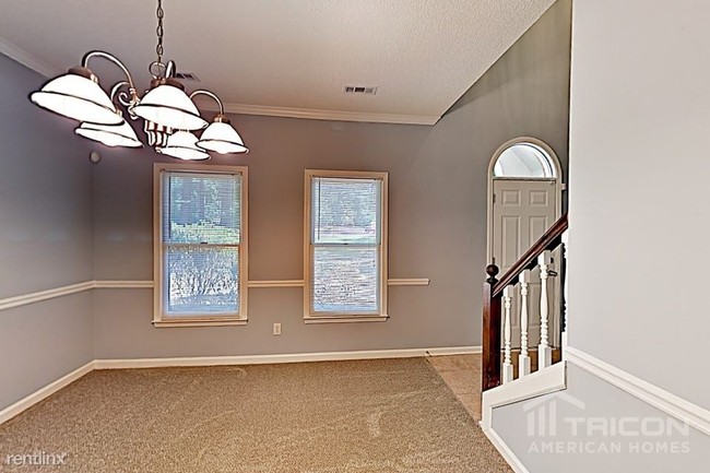 Building Photo - 240 Longwood Dr