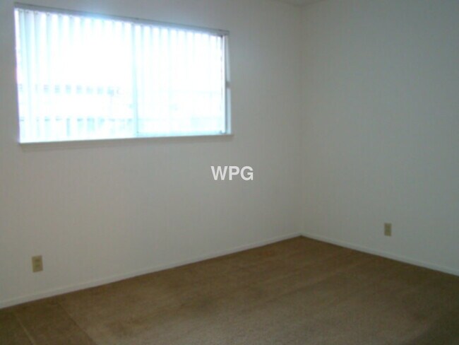 Building Photo - 558 Hazel Dell Way