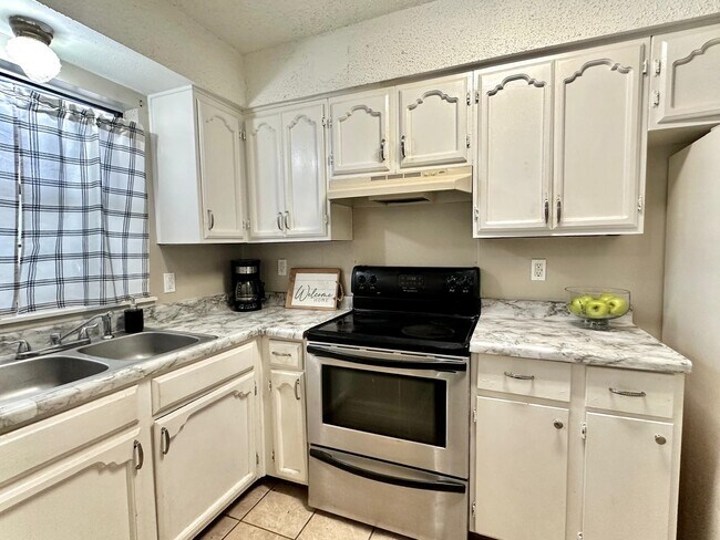 Foto del edificio - 1300 Hillside Rd