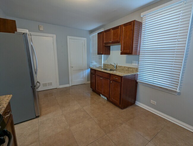 Foto del edificio - 317 E Park Ave