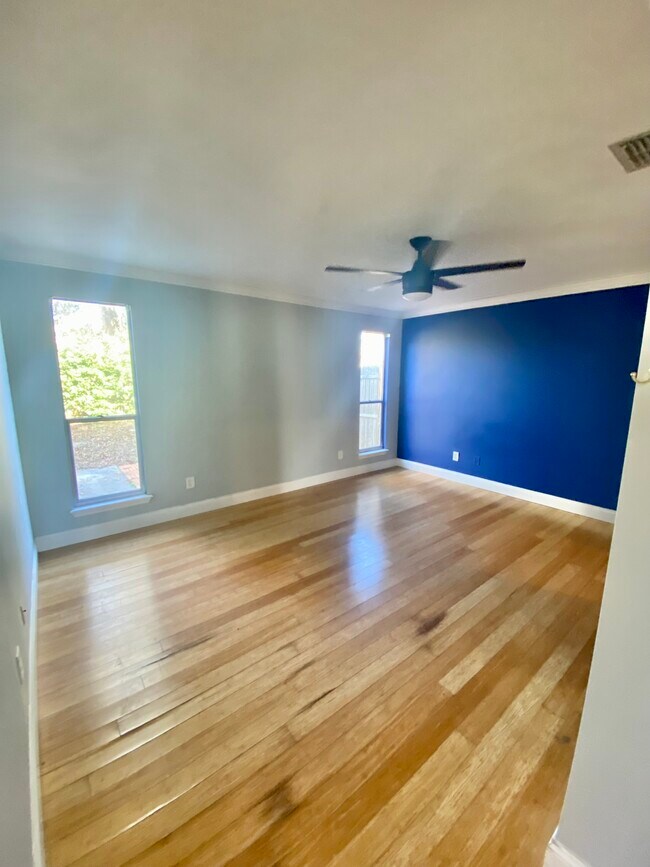 Building Photo - 11445 Fort Caroline Lakes Dr N