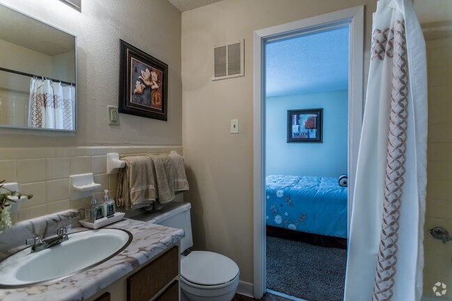 2HAB, 1.5BA - 950 ft² - Baño - Grahamwood Place Apartments