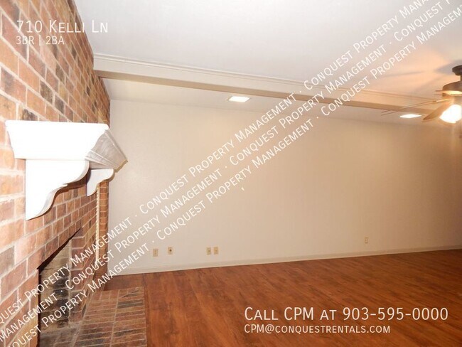 Foto del edificio - Updated, Spacious 3 Bedroom, 2 Bath Duplex...