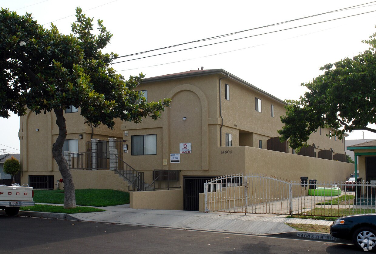 Foto del edificio - 14600 Osage Ave