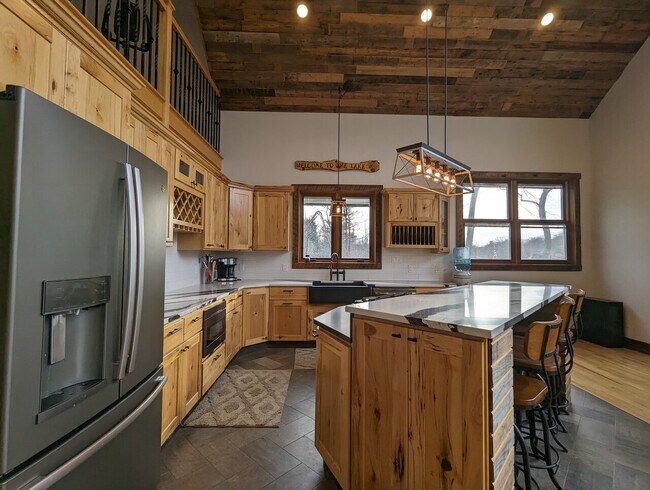 Building Photo - Ballston Lake House