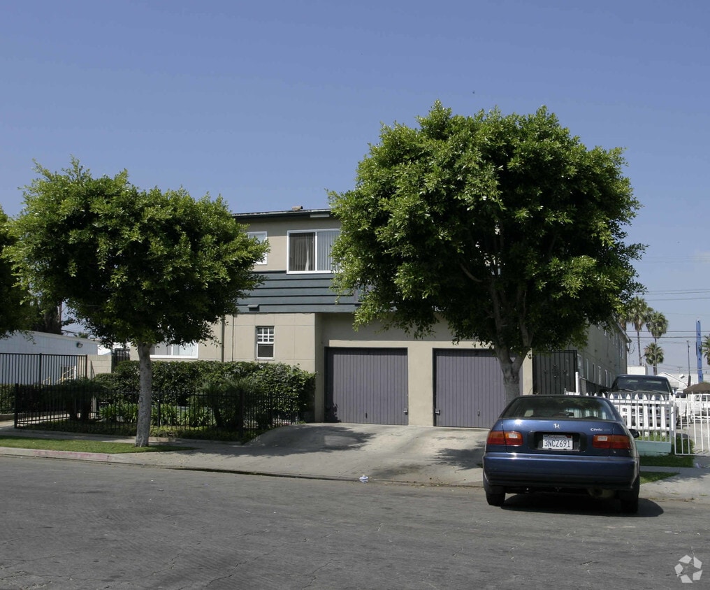 Building Photo - 1431 Elm Ave