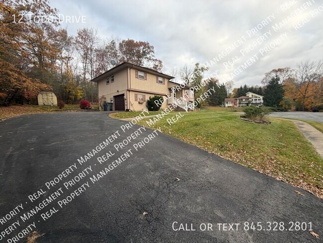 Foto del edificio - 12 Todd Dr