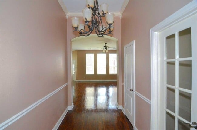 Building Photo - 10819 White Oak Creek Ct