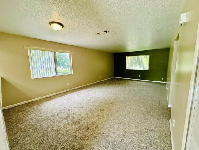Building Photo - 202 N Grannis Ave