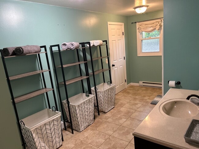 Building Photo - 3704 Allen Dr