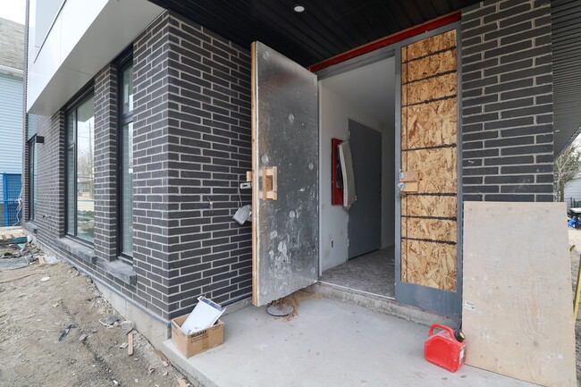 Building Photo - 174 Ethel St