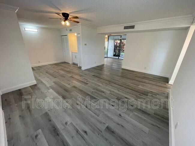 Building Photo - 5220 Las Verdes Cir