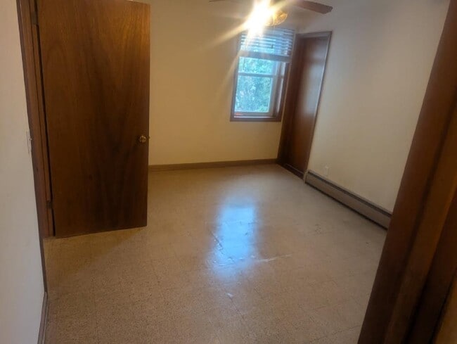 Foto del edificio - 103.5 S. Main-3