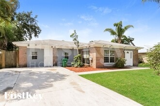 Building Photo - 438 SE Streamlet Ave