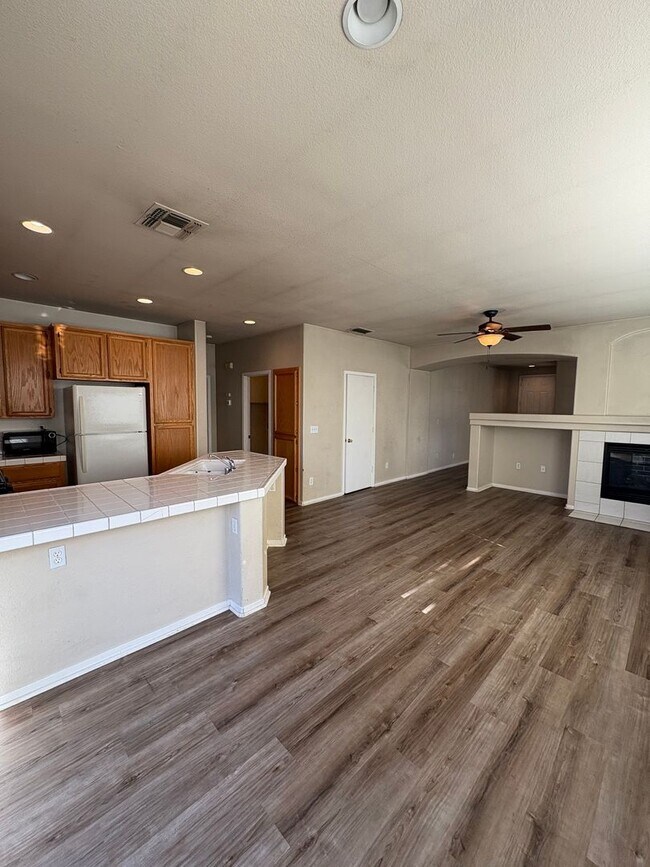 Foto del edificio - Beautiful 3bed/2bathroom Home in West Sac