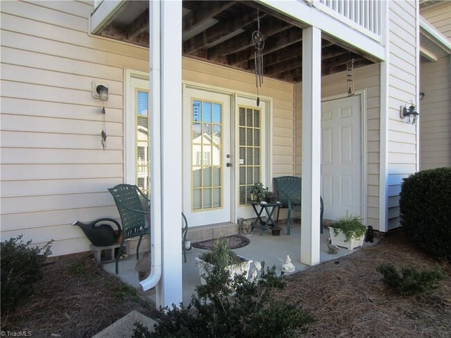 Building Photo - COMING SOON!!  2 Beds/2Baths!