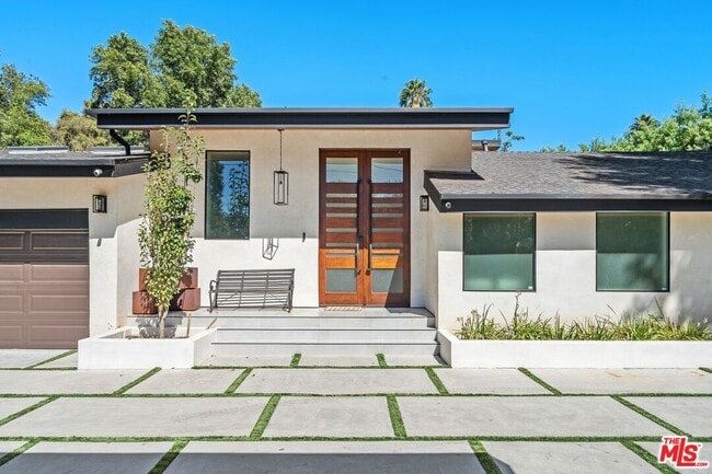 Foto del edificio - 5922 Oakdale Ave