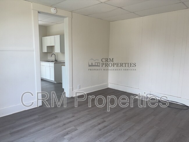 Foto del edificio - 1039 S Washington St