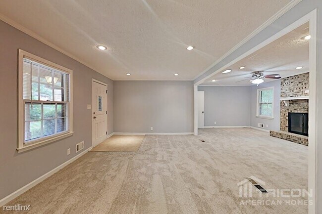 Building Photo - 430 Beaumont Dr SW