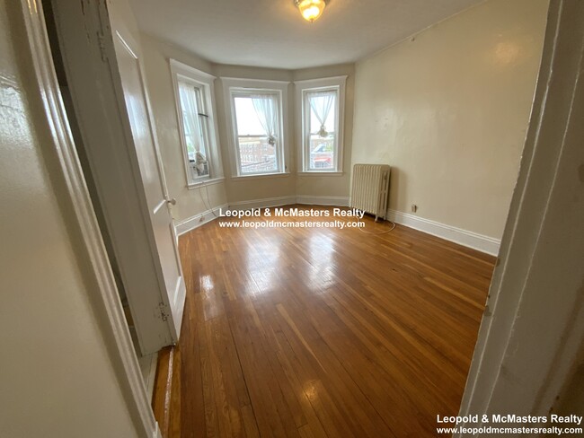 Building Photo - 159 Kelton St