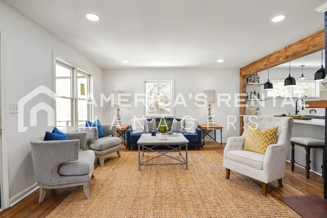 Building Photo - Chic Crestwood Charm – Renovated 3-Bed Hom...