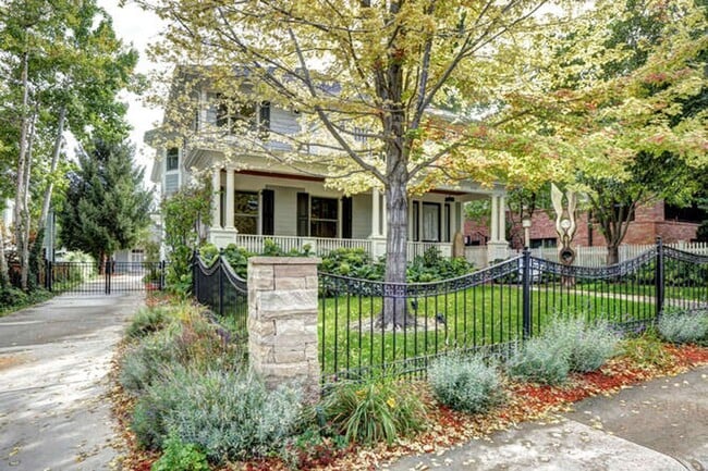 Building Photo - Beautiful Luxury Home Available in Boulder