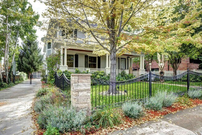 Foto del edificio - Beautiful Luxury Home Available in Boulder