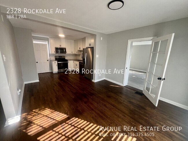 Building Photo - Charming 3-Bedroom Home in Greendale!
