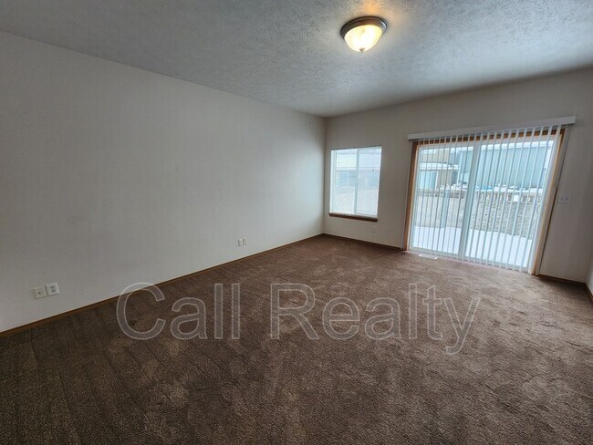 Building Photo - 827 S Russell St