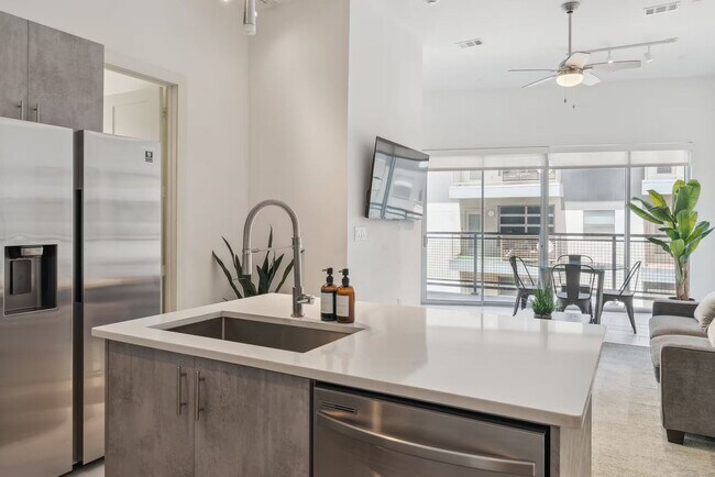 Building Photo - Luxury 1 Bedroom + Flex Space | 2 Full Baths | 975 Sq. Ft. | The Cedars, Dallas