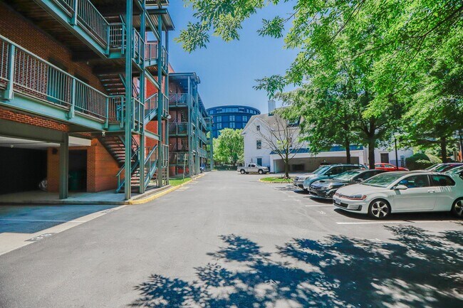 Building Photo - Modern Loft Style Condo for rent in Norfolk!