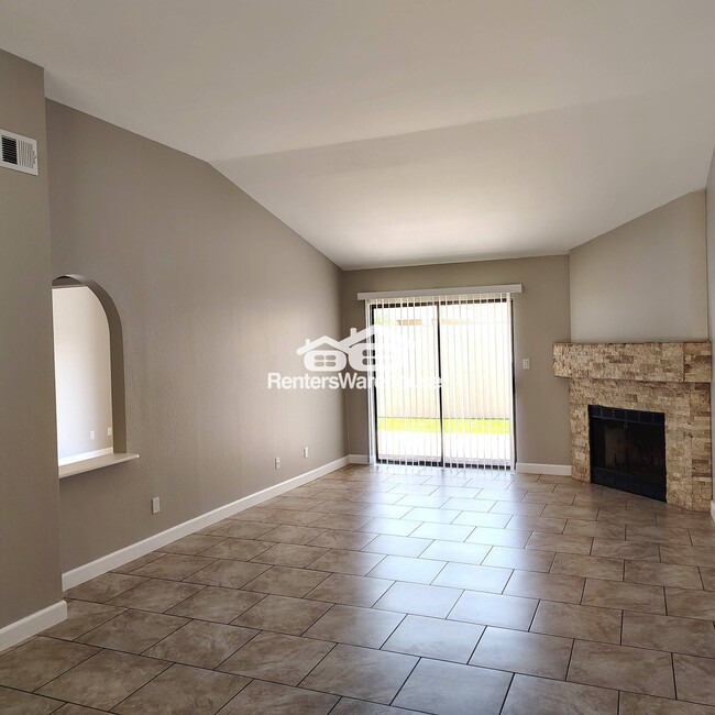 Building Photo - 945 N Pasadena