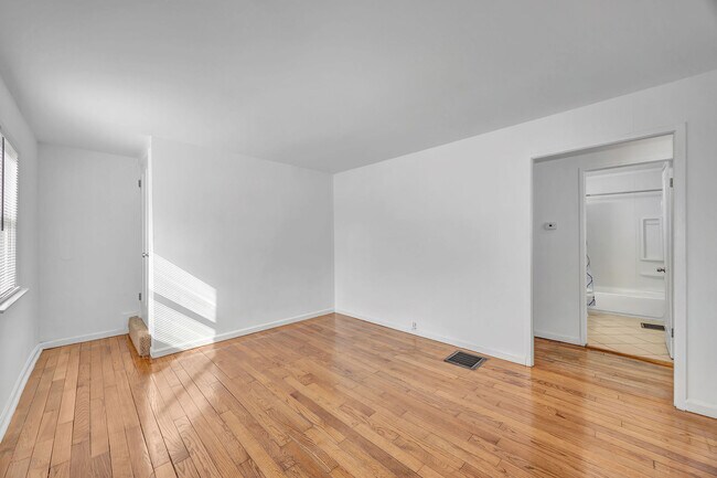 Foto del edificio - 2324 Langdon Farm Rd