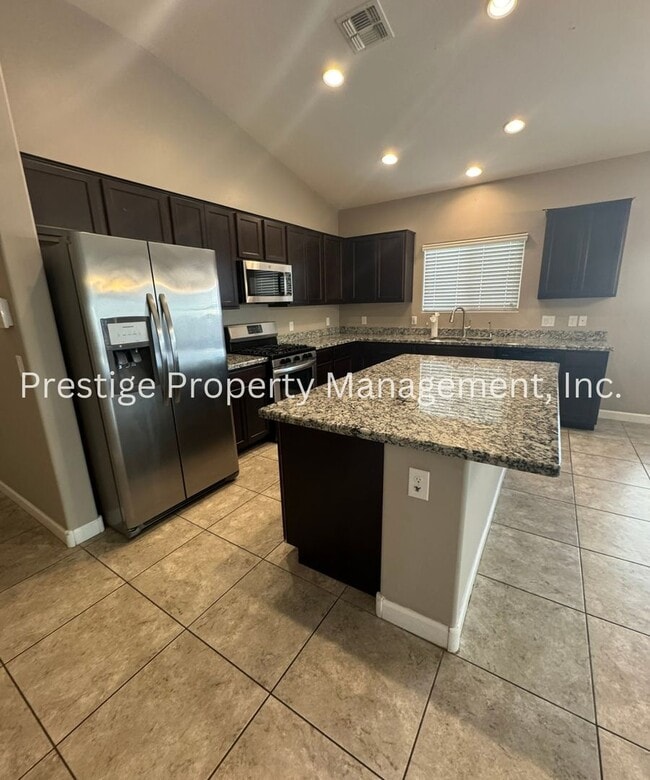 Foto del edificio - Spacious 4+Den/3 Northwest Home!