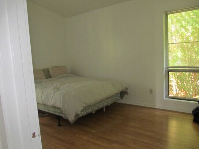 Foto del edificio - 527 Manns Chapel Rd
