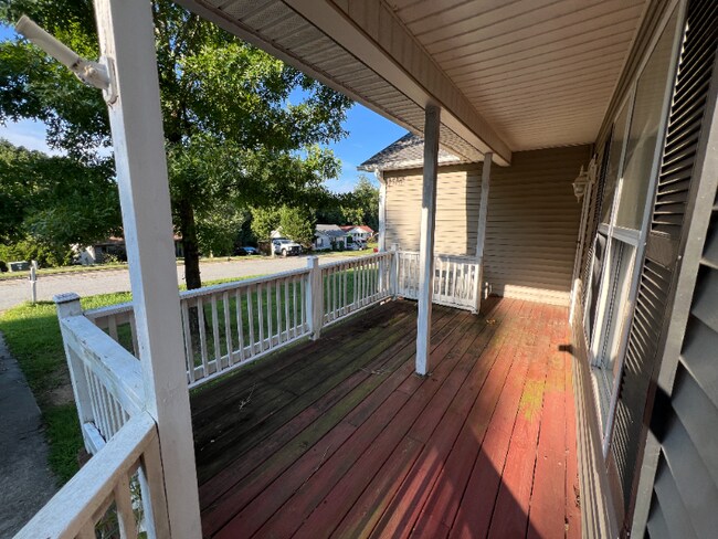 Building Photo - 507 3 Oaks Dr