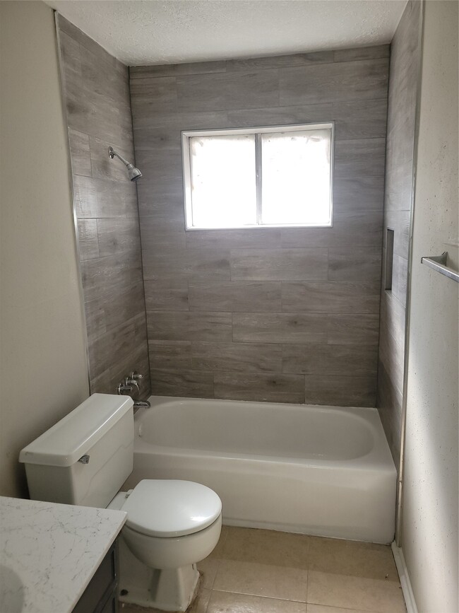 Building Photo - 15810 Boonridge Rd