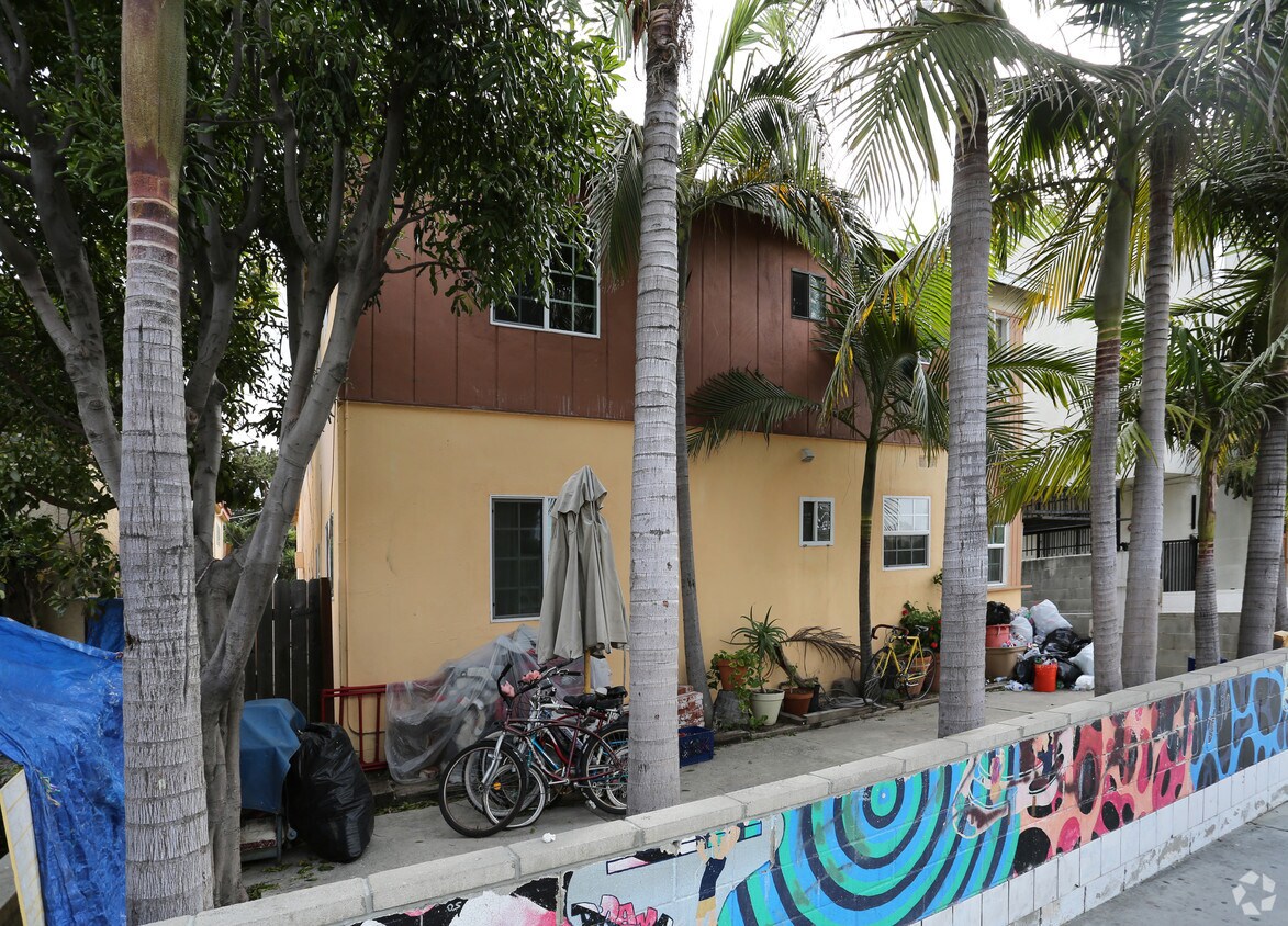 Foto del edificio - 4916 Slauson Ave