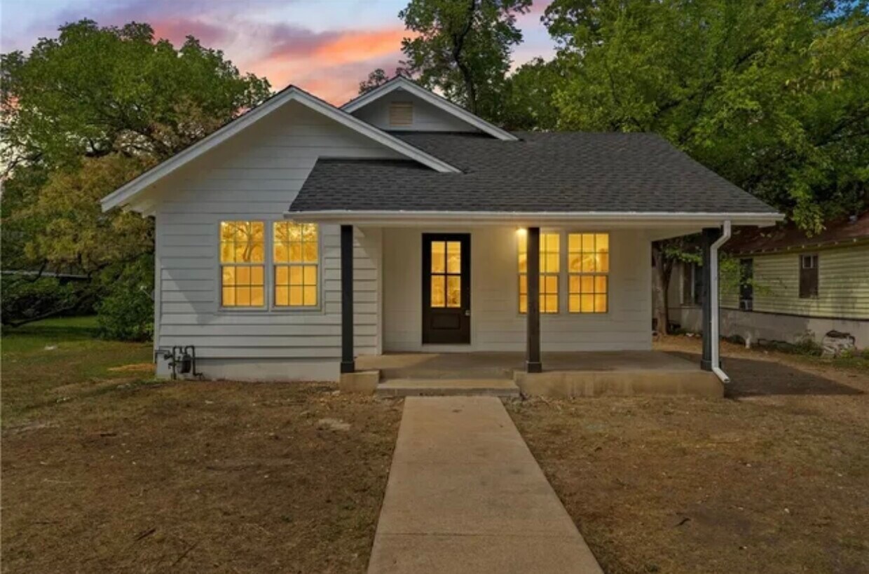 Primary Photo - 2115 Reuter Ave