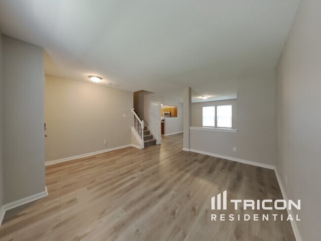 Foto del edificio - 1324 Ellington Dr
