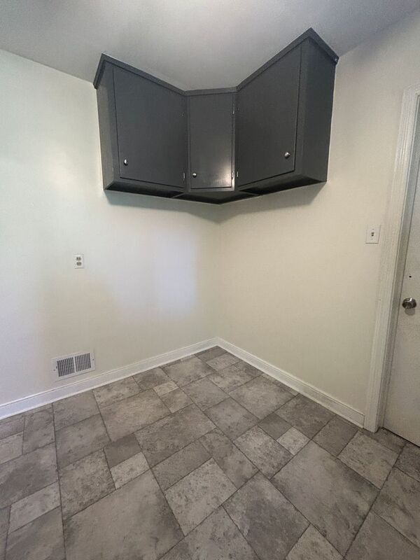 Building Photo - 6321 Stonybrook Dr