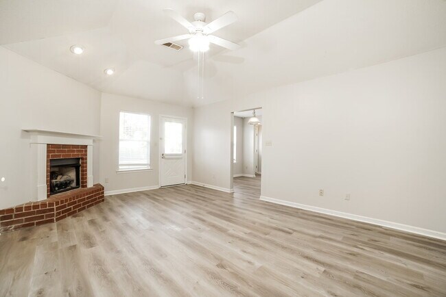 Building Photo - 4519 Shadow Hollow Dr