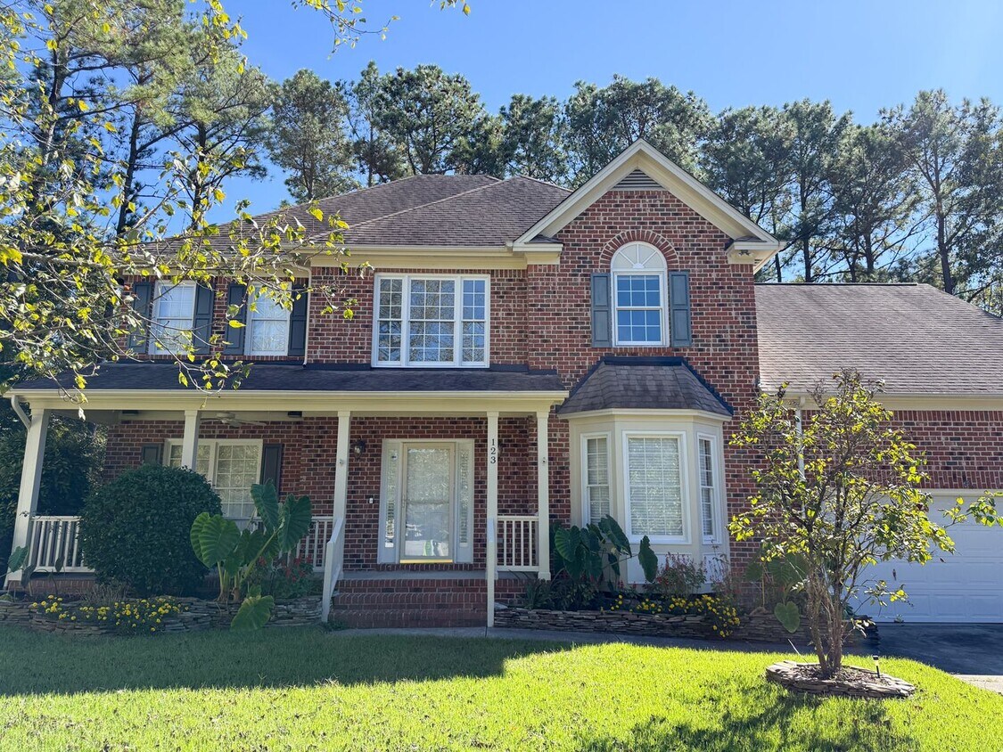 Gorgeous 4-Bedroom Home on a Cul-de-Sac wi... - Gorgeous 4-Bedroom Home on a Cul-de-Sac wi...