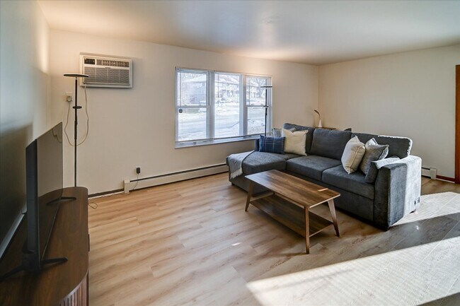 Foto del edificio - 7203 Fortune Dr