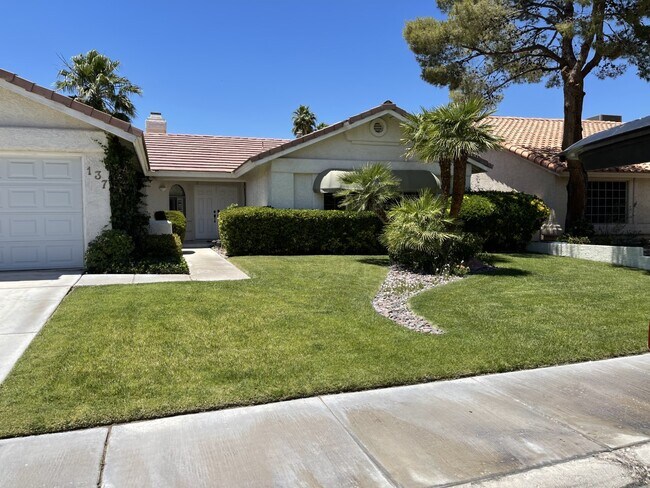 Foto del edificio - 137 Weatherstone Dr